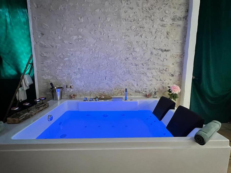 Suite Romance - Jacuzzi Moret-sur-Loing Exteriér fotografie