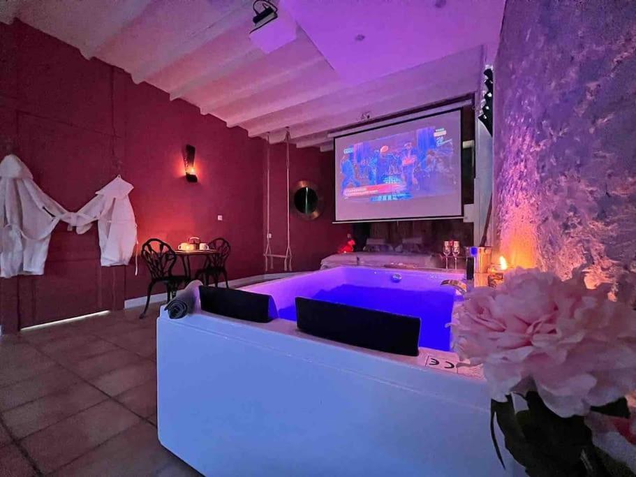 Suite Romance - Jacuzzi Moret-sur-Loing Exteriér fotografie