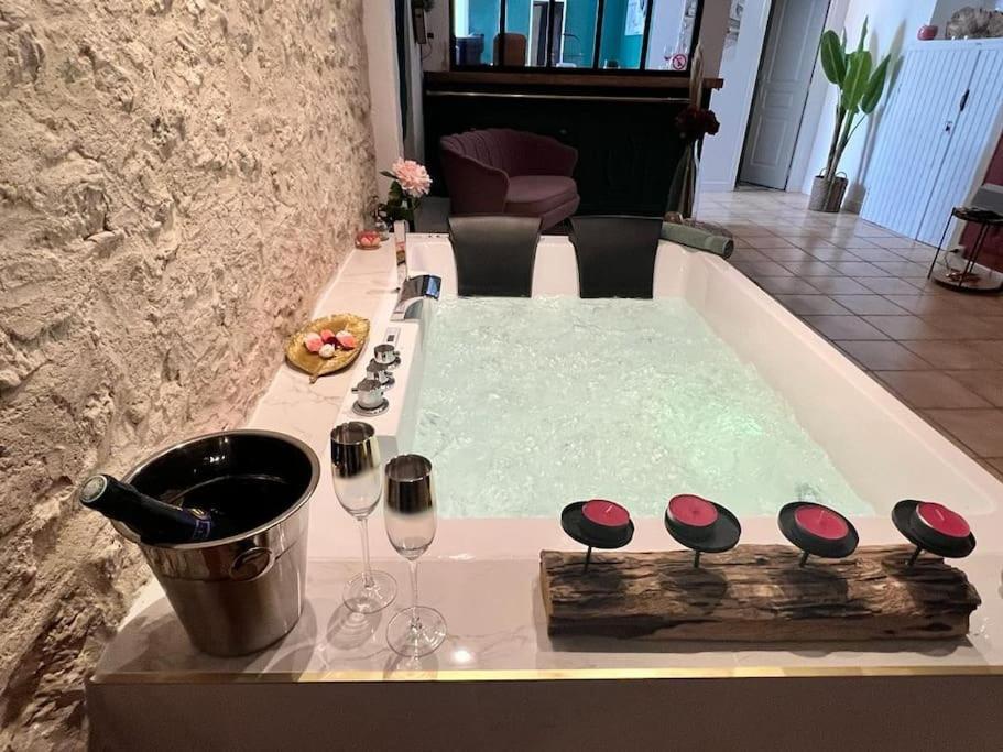 Suite Romance - Jacuzzi Moret-sur-Loing Exteriér fotografie