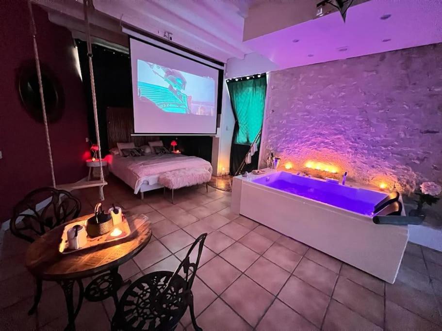 Suite Romance - Jacuzzi Moret-sur-Loing Exteriér fotografie